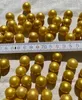 Goldene transparente Glasmurmeln mit 16 mm Durchmesser und glänzender Oberfläche im Detail. Produktbild-Vorschau