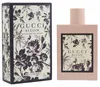 Florales Gucci Bloom Nettare di Fiori Parfum in rosa Flasche neben geblümter 100 ml Verpackung – eleganter Damenduft von Gucci. Podgląd zdjęcia produktu