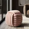 Puf con textura que simula nudos, tapizado en terciopelo, Vista previa de la imagen del producto 11