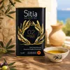 Sitia Premium Gold Olivenöl 1 L mit Ölschale und schöner Aussicht Produktbild-Vorschau