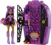 A Monster High doll and her accessory closet are displayed against a white background. Voir les images du produit