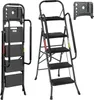 A black folding stepladder with four steps and a removable armrest is shown in two configurations: folded and unfolded. A separate accessory, a tray with compartments, is also visible. Anteprima dell’immagine prodotto