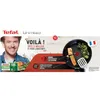 A man is holding a salad and a frying pan with food is shown in the background. Produktbild-Vorschau