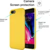 A yellow phone case is shown next to a smartphone, highlighting its features. Produktbild-Vorschau