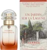 A perfume bottle and its packaging are displayed side-by-side against a white background. Voir les images du produit