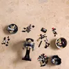 LEGO Star Wars Kylo Ren helmet pieces scattered on a marble floor. Voir les images du produit