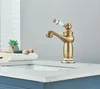 A close-up shot of a faucet on a bathroom counter. Anteprima dell’immagine prodotto