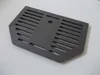 A dark gray, metal grate with horizontal slots and a central circular hole, placed on a white surface. Anteprima dell’immagine prodotto