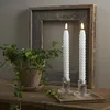 LED Stabkerzen SWIRL - Echtwachs - flackernde warmweiße LED - H: 25cm - Timer - weiß - 2er Set Produktbild-Vorschau