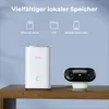 A Reolink Home Hub and a dual-lens camera are displayed on a wooden table, with icons and text above indicating storage options. Produktbild-Vorschau