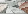 A close-up view of a rug with a leaf pattern. Voir les images du produit