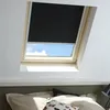 Store fenêtre de toit VELUX occultant manuel noir DKL S06, Voir les images du produit 2