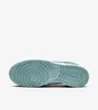 The underside of a Nike Dunk Low sneaker in "Denim Turquoise" colorway is shown against a white background. Anteprima dell’immagine prodotto