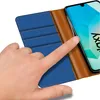 A hand is shown interacting with a blue and brown flip case for a smartphone. Anteprima dell’immagine prodotto