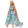 Muñeca Barbie Extra, con vestido azul estampado con flores Vista previa de la imagen del producto 2