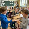 10 pozvánek na dětskou oslavu narozenin Kraftový papír Náhled obrázku produktu 2