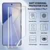A hydrogel screen protector is shown being applied to a Samsung Galaxy Z Flip 7 phone, with feature icons and text describing its benefits. Produktbild-Vorschau