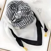 Foulard TH-38916 Nero/Bianco - Eleganza senza tempo KP38916 Anteprima dell’immagine prodotto 1
