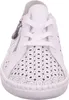A close-up front view of a white women's sneaker. Voir les images du produit
