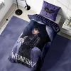 A bedroom scene with a bed featuring Wednesday Addams themed bedding. Produktbild-Vorschau