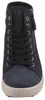 Auf dem Bild ist ein blauer Freizeitschuh zu sehen der auf einer weißen Fläche steht. Der Schuh wird von der linken Seitenansicht gezeigt wobei die Sohle und das Obermaterial klar erkennbar sind. Produktbild-Vorschau