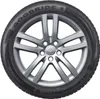 A close-up studio shot of a tire and rim assembly. Anteprima dell’immagine prodotto