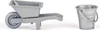 A silver toy wheelbarrow and a silver toy bucket are shown side-by-side against a white background. Anteprima dell’immagine prodotto
