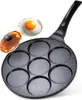 A pancake pan with seven circular indentations is shown, along with a fried egg and a pancake with a blueberry on top. Anteprima dell’immagine prodotto