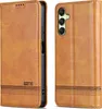 A brown leather phone case is shown from two angles, open and closed. Produktbild-Vorschau