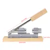 A mechanical nutcracker with a wooden handle and base, shown against a white background with dimensions indicated by red lines and text. Voir les images du produit