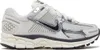 A side view of a white and silver Nike sneaker. Produktbild-Vorschau