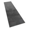 A long, rectangular rug or mat with a textured, dark gray surface, presented on a white background. Voir les images du produit