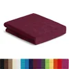 A folded burgundy fitted sheet is shown on a white background. Below the sheet, a row of different colored fitted sheets are displayed. Produktbild-Vorschau