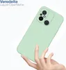 A hand holding a light green phone case against a white background. Produktbild-Vorschau