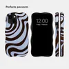 Funda Selencia Vivid Wavy para iPhone 14 / 13 con MagSafe - Vista previa de la imagen del producto 8
