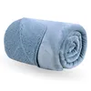 A rolled-up blue blanket with a sherpa fleece side and a smooth side, presented on a white background. Anteprima dell’immagine prodotto