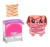 A pink toy toaster with two plush toys, one resembling a piece of toast and the other a dog-like creature with toast-like markings. Anteprima dell’immagine prodotto