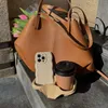 Glossy Wavy Hülle Beige  - Kompatibel mit iPhone 16 Pro Produktbild-Vorschau 5