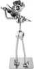 A metal figurine of a violinist playing a violin, made from nuts and bolts, standing on a square base. Voir les images du produit