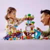 A father and daughter are playing with a LEGO DUPLO 3-in-1 treehouse set. Produktbild-Vorschau