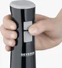 A hand holding a black immersion blender. Náhled obrázku produktu