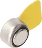 A close-up of a hearing aid battery with a yellow tab. Voir les images du produit