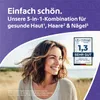 A smiling woman outdoors with a product rating badge in the upper right corner. Produktbild-Vorschau