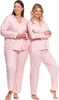 Two women are posing in matching pink pajamas. Produktbild-Vorschau