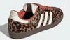 A close-up side view of an Adidas Samba sneaker with a leopard print pattern. Podgląd zdjęcia produktu