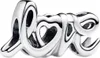 A silver charm with the word "love" written in cursive. Voir les images du produit
