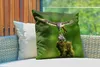 MuchoWow® Outdoor Kissen - Vogel füttert seine Jungen - Produktbild-Vorschau 3