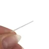 A hand holding a thin white string against a white background. Anteprima dell’immagine prodotto