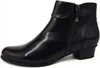 A black leather ankle boot with a side zipper and a small decorative flap over the zipper. Anteprima dell’immagine prodotto