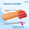 A pillbox with compartments for each day of the week is shown, with a close-up of the open lid revealing pills. Text highlights ease of opening and ample space. Anteprima dell’immagine prodotto